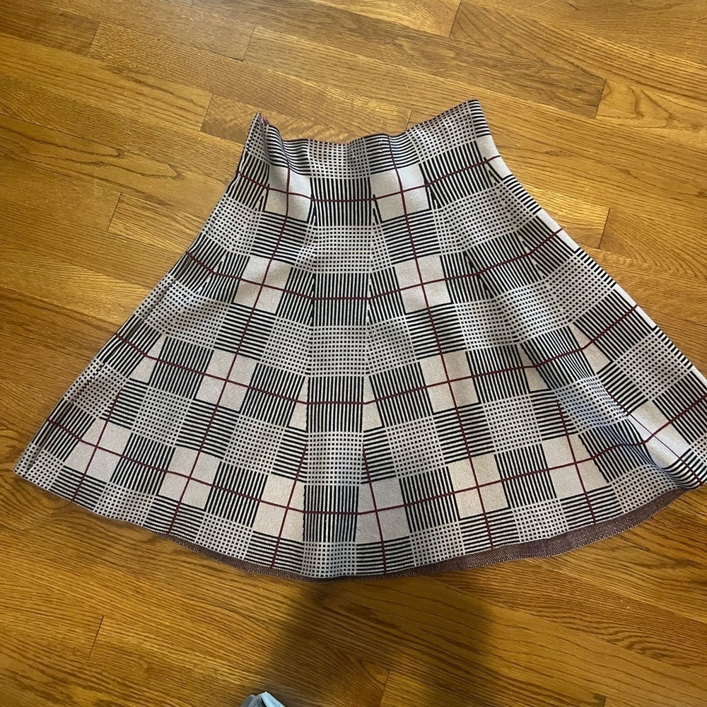 Max Studio NWOT ladies fit and flare skirt. Size M/L. Black brown burgundy - Picture 15 of 15